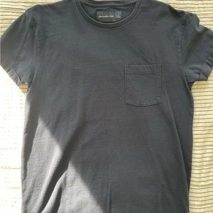 New without tags - heavyweight Abercrombie & Fitch navy blue t-shirt